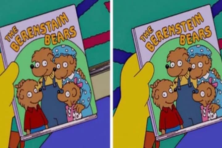 Photo of The Berenstein Bears versus The Berenstain Bears. Comparison of parallel timelines.